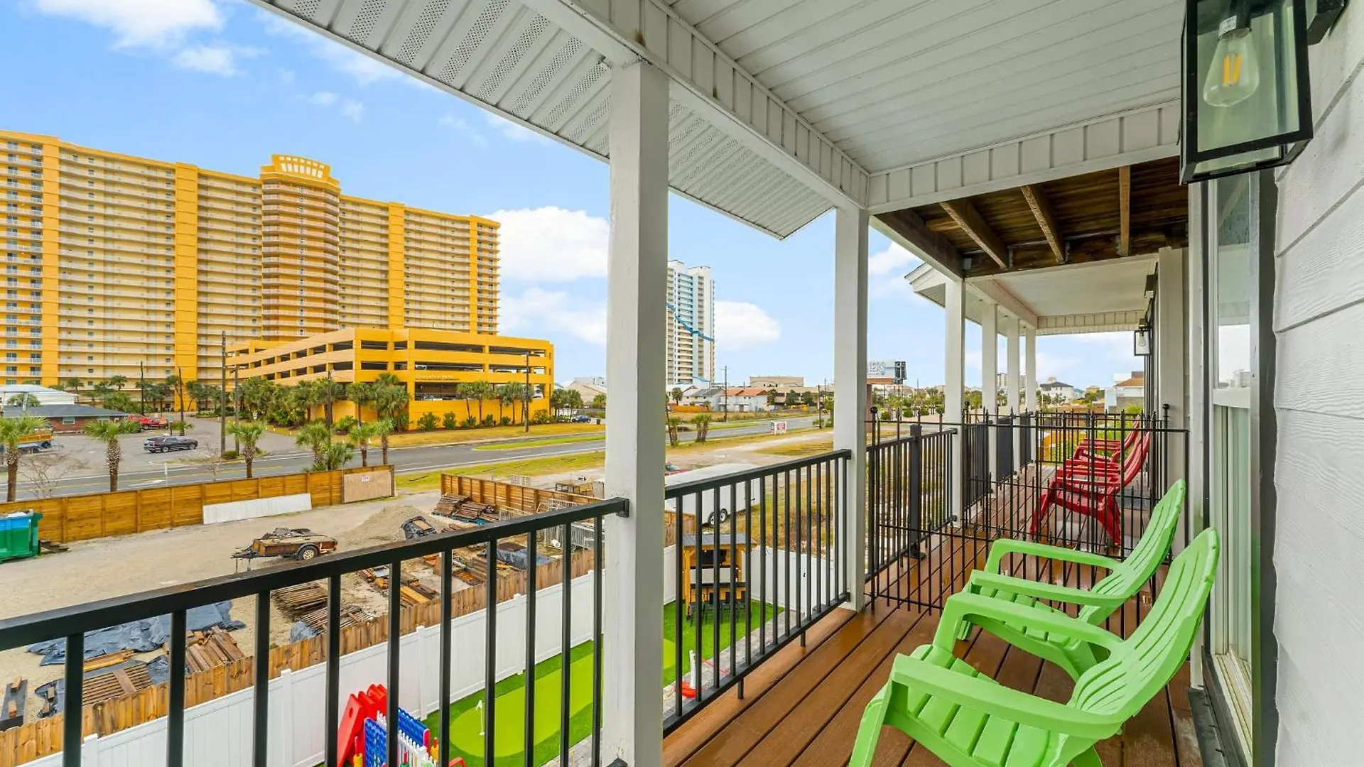 Lime And Dandy Pool Golf Grill Bar Games Near Beach Панама-Сити