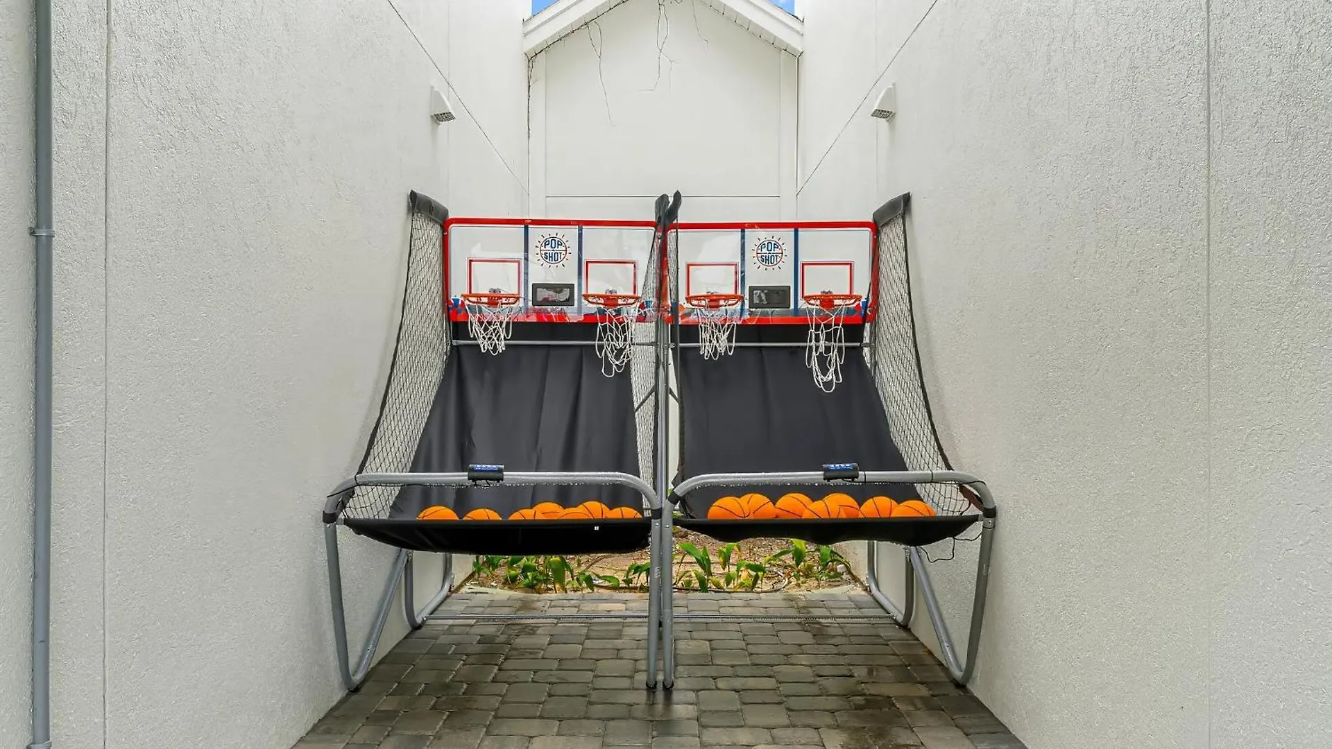 Lime And Dandy Pool Golf Grill Bar Games Near Beach Панама-Сити США